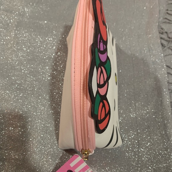 Hello Kitty White and Pink Cosmetic Bag - Picture 5 of 8